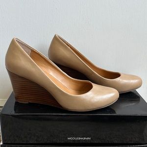 Nine West taupe tan brown wedge heels 6 M
